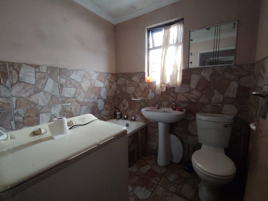 3 Bedroom Property for Sale in Lavender Hill Western Cape